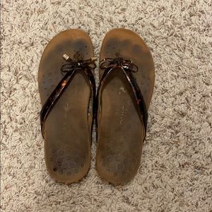 Vionic tortoise flip flops